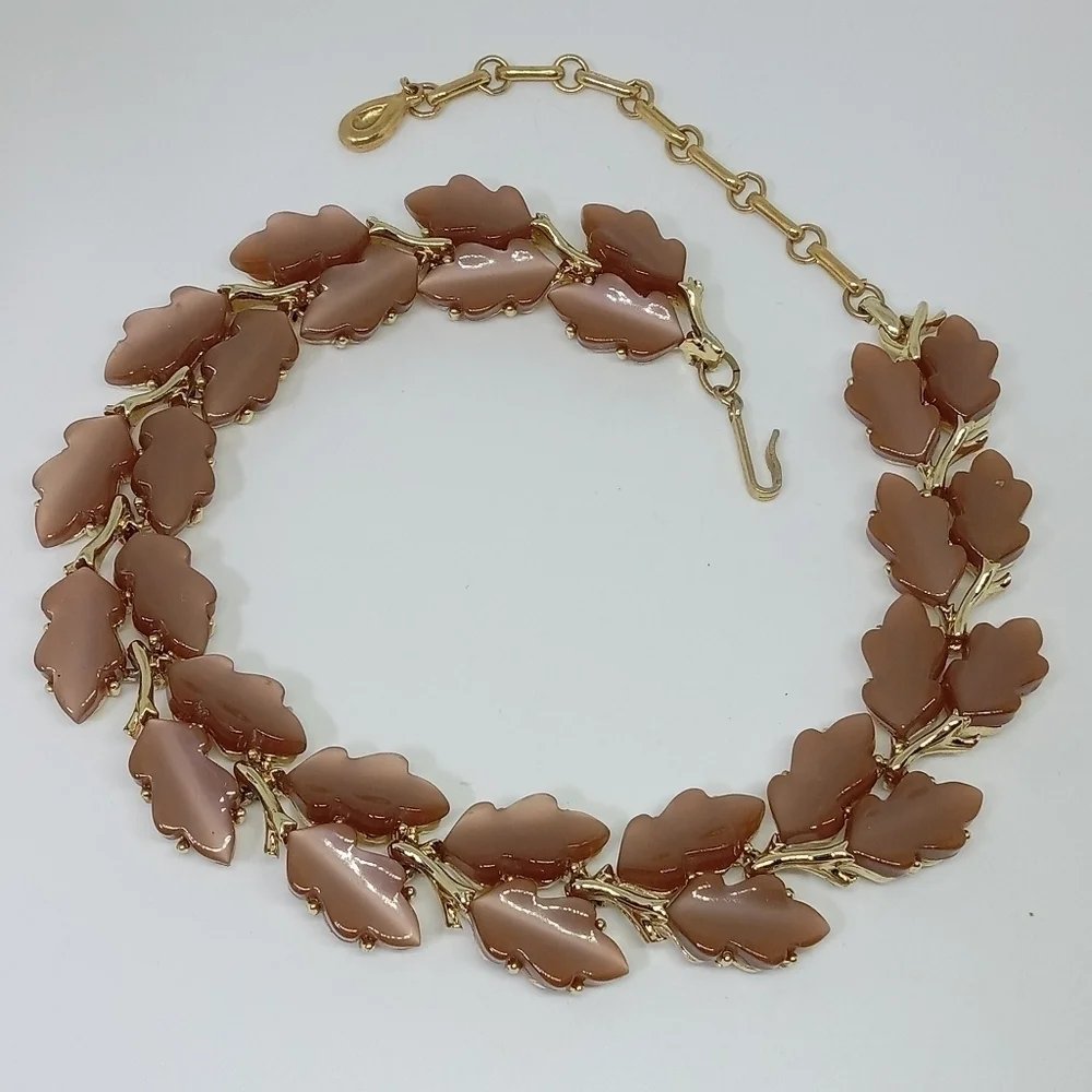 * vintage Lisner caramel brown oak leaves thermoset choker necklace 16